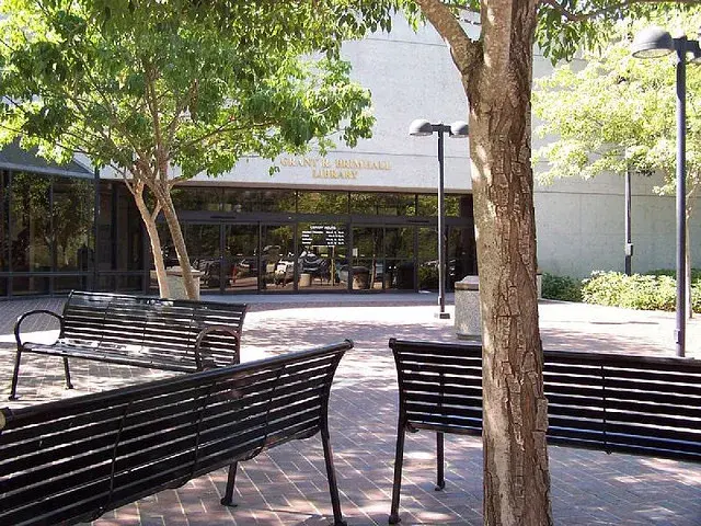 Thousand Oaks Grant R. Brimhall Library
